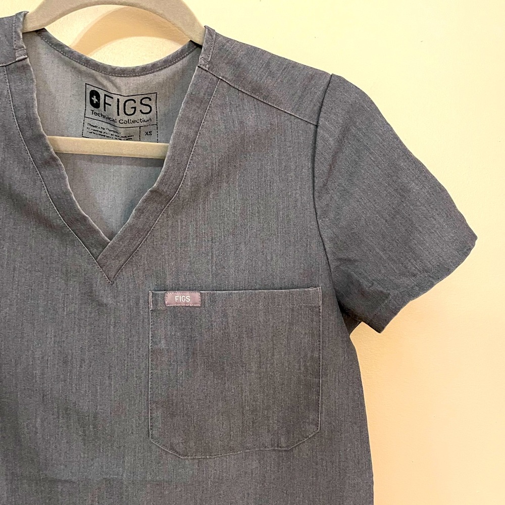 Figs Graphite Scrubs Set